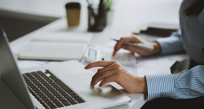 Top 5 Energy-Transition Stocks Today: T1 Energy (NYSE:TE), NANO Nuclear Energy (NASDAQ:NNE) and More