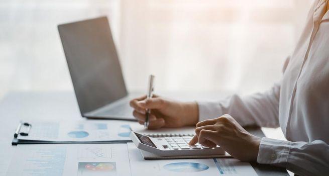 EQT (NYSE:EQT) Earnings: Did a Profit Beat and a Range Resources Deal Change the Gas Story?