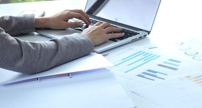 US Sector Performance Analysis: Tech and Financials Squeeze Higher as Defensives Plunge