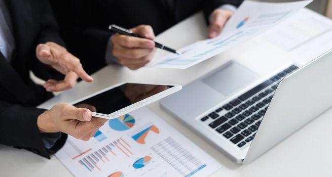 Lee Enterprises (NASDAQ: LEE) Announces Board Retirement Ahead of July 2026 Deadline