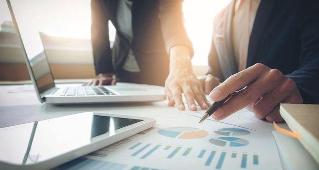 Berkshire's Record Operating Earnings Are a Warning Signal, Here's What Buffett Is Telling the Market