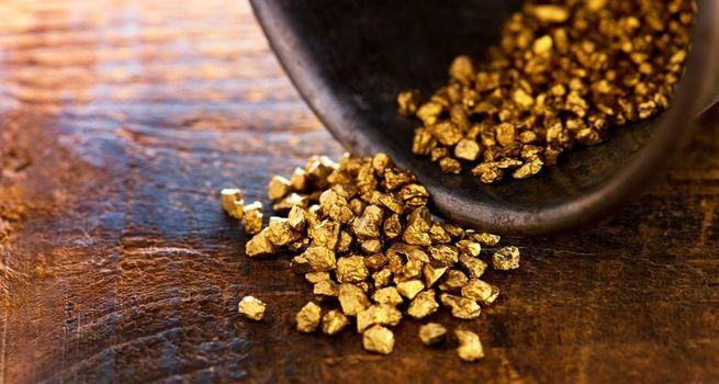 Gold Prices Slip to Two-Week Low as Dollar Gains Strength