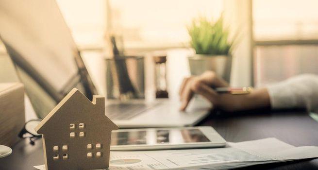 U.S. Home Price Growth Slows in March Amid Market Shift Toward Buyers
