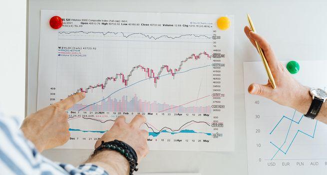 Can CME Group (NASDAQ: CME) Maintain Its Winning Streak in Q4FY23? Key Metrics to Watch