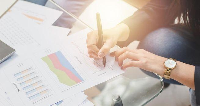 Can Celsius Holdings (NASDAQ:CELH) Close the Gap to Updated Analyst Targets?