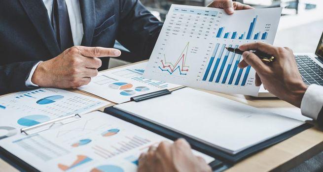 InfraCap MLP ETF (NYSE American: AMZA) Signals Cautious Optimism for Midstream Energy in the Coming Year