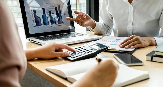 JPM Stock Analysis: JP Morgan Slides 0.49% on Interest Rate Concerns - Financial Outlook