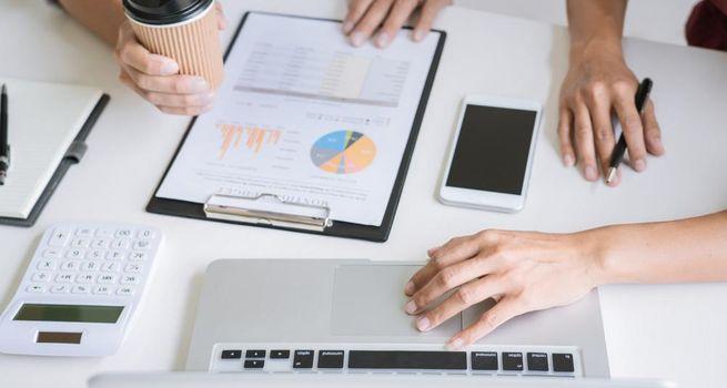 Wells Fargo Upgrades Barings BDC (NYSE: BBDC) Amid Improved Outlook and Revenue Forecast