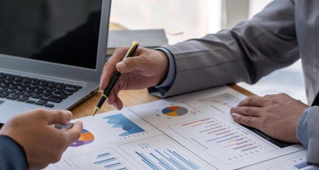 Caterpillar Stock (NYSE:CAT): Can a Record Backlog Keep the Growth Cycle Running?