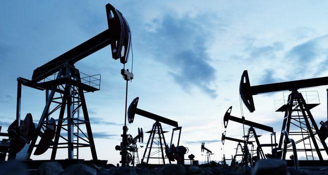 Chevron Corporation (NYSE:CVX) Falls as Oil Price Easing Pressures Integrated Energy Names