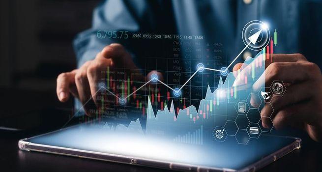 US Sector Momentum Analysis: Growth Rebound and Defensive Exhaustion