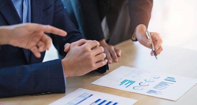 Why Is Simon Property (NYSE:SPG) Quiet After Raising FFO Guidance?