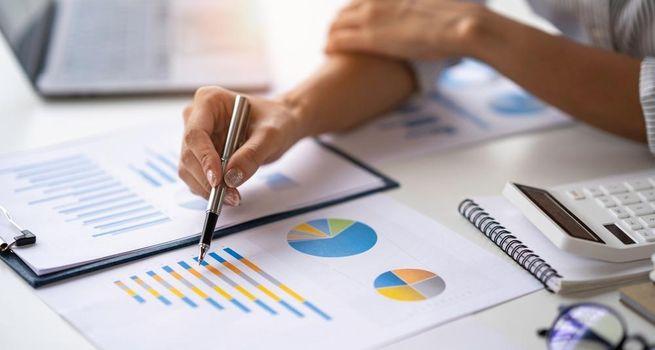 How Do ONEOK (NYSE:OKE) Third-Quarter Estimates Compare With Company Guidance?