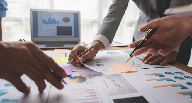 APA (NASDAQ:APA) Near 52-Week High: What the Q3 Supplemental Estimates Show