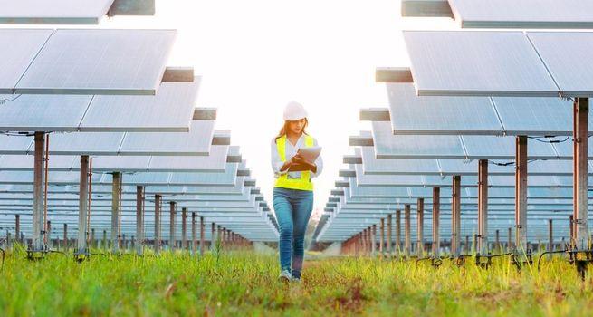 FTC Solar (NASDAQ:FTCI) Falls 8% as Solar Stock Weakness Continues