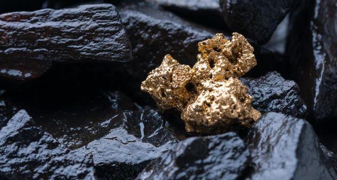 AngloGold Ashanti (NYSE:AU) Sets Gold Production Target of 2.65M to 2.85M Ounces for 2024