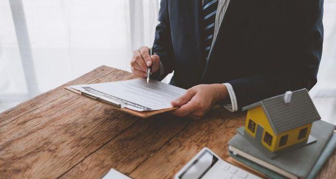 Why Did Comfort Systems (NYSE:FIX) Jump 6.8% as Its CFO Retires?