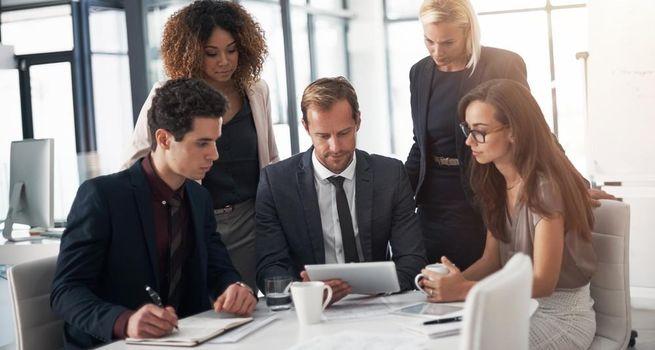 A Closer Look at Evercore (NYSE:EVR): Undervalued Growth Stock, Third Quarter Earnings, Advisory Fees and Capital Returns in Focus