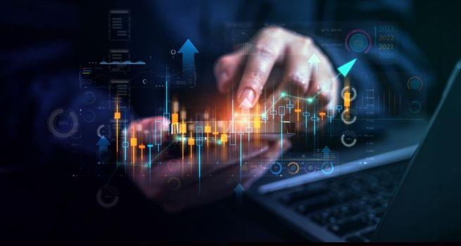 US Sector Momentum Analysis: Tech Stands Alone as Materials Break Down