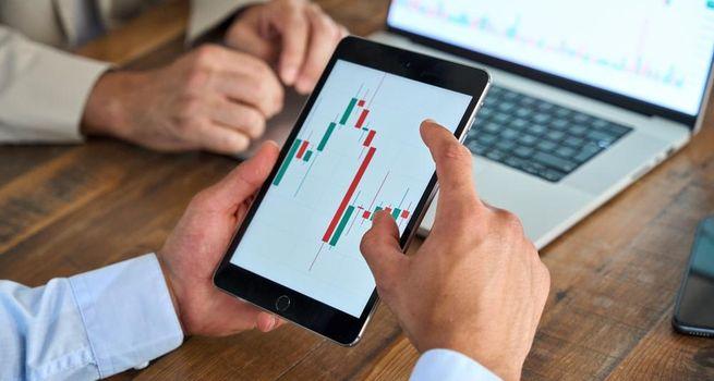 US Sector Performance Analysis: Energy Leads Defensive Rotation as Growth Sectors Retreat