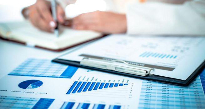 SMH ETF Analysis: VanEck Semiconductor ETF Rides the AI Chip Wave Into the Price Volume Leaders