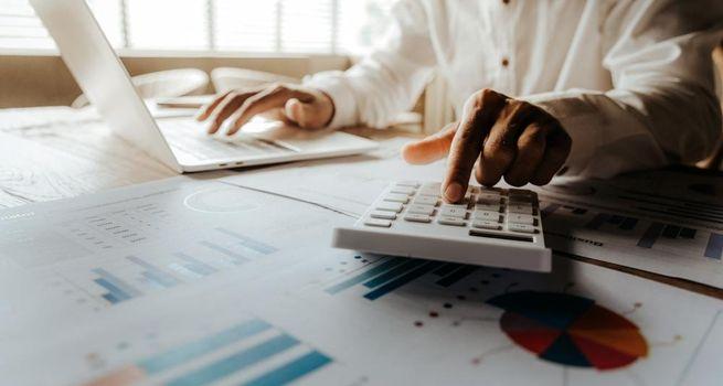 Why Did reAlpha Tech (NASDAQ:AIRE) Shares Slide Despite Falling Yields?