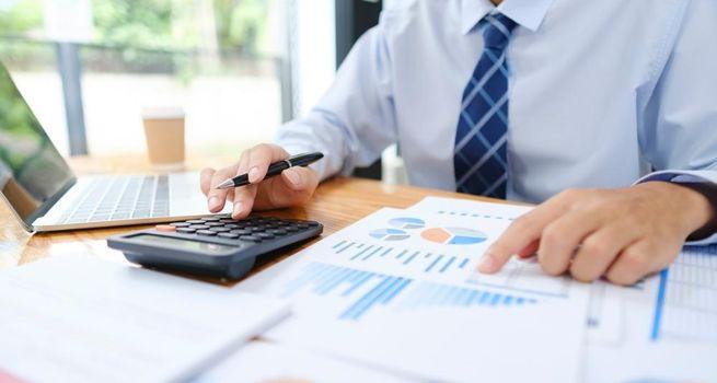 How Charles Schwab (NYSE:SCHW) Makes Money Without Charging Commissions