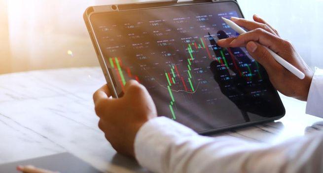 TIM S.A. (NYSE:TIMB) Posts Earnings Beat; Special Dividend and Broker Stance in Spotlight