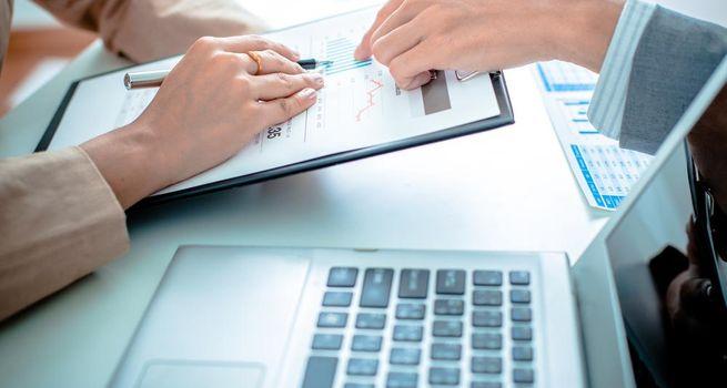 Insider Sale Filing Shows Senior Vice President Offloads $352K in Shares