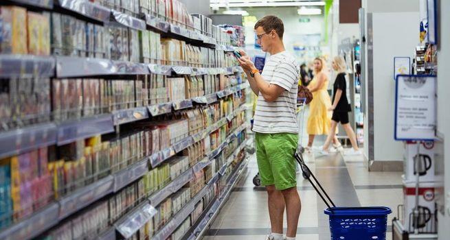 Citi Trends (NASDAQ:CTRN) Slides 11%: Retail Investors React to a Sharp Sentiment Shift