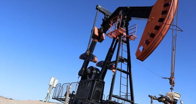 Oil Prices Seen Sustained Above $81 as Traders Bet on $100 Brent in 2026