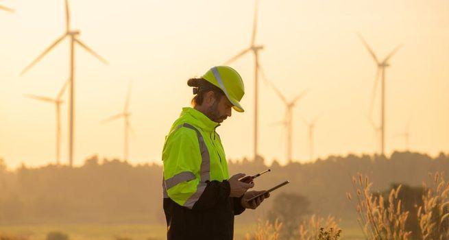 Mammoth Energy (NASDAQ:TUSK) Falls 11% as Oilfield Services Momentum Weakens