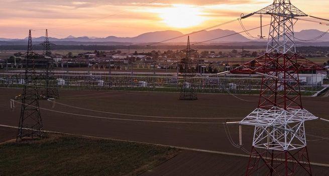 Stabilis Solutions (NASDAQ:SLNG) Falls Despite LNG Demand Growth as Energy Stocks Retreat