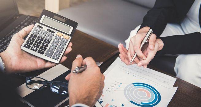 Expedia Stock (EXPE): B2B Surge, Uber Deal, and a Valuation Too Cheap to Ignore