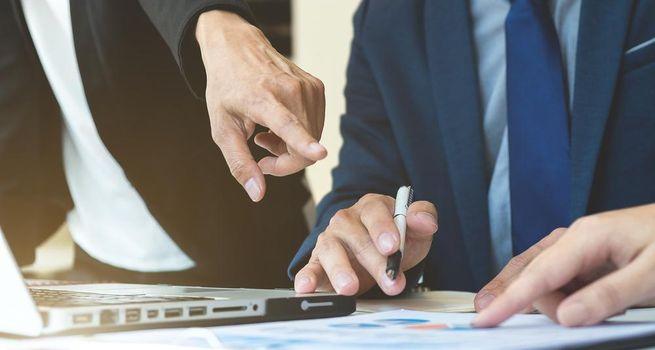 Why Does AbbVie (NYSE:ABBV) Report Oct 30 With EPS Near USD 3.73?