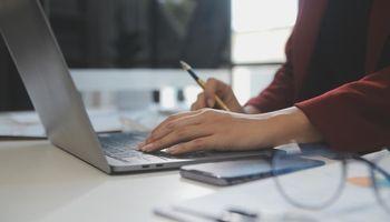 Why Did Euronet Worldwide (NASDAQ:EEFT) Trim Its 2026 EPS Growth Outlook as Cross-Border Payments Profit Dropped?