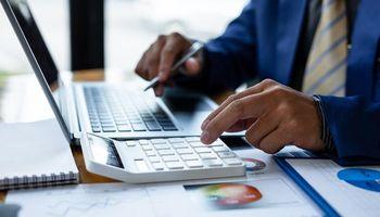 Why Amgen (NASDAQ:AMGN) Is Edging Higher Pre-Market on Dazodalibep Data and a Brokerage Vote of Confidence