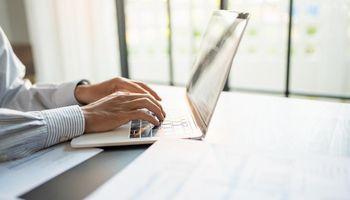 How Did Vivakor (NASDAQ:VIVK) Gain 4.55% in Pre-Market Trading on October 27?