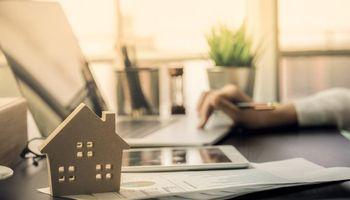 Starwood Property Trust (NYSE: STWD) Price Target Cut as CRE Pressures Weigh on Valuation