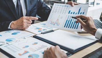 InfraCap MLP ETF (NYSE American: AMZA) Signals Cautious Optimism for Midstream Energy in the Coming Year