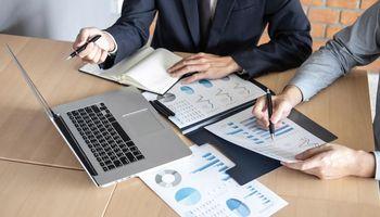Mastercard Incorporated (NYSE:MA) Rises 2.07% as Large-Cap Financial Story Stays in Focus