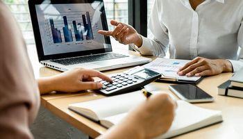 Skillsoft (NYSE:SKIL) Drops 13% as Investors Question the Digital Learning Recovery