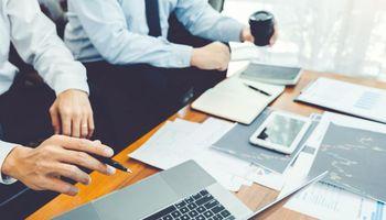 Stock Split vs Reverse Stock Split Explained: What They Are, Why Companies Do Them, and Exactly What Happens to Your Portfolio