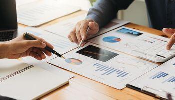 GE Aerospace (NYSE:GE) Rises as the Rotation Into Industrials Meets a Third-Quarter Beat and Higher Guidance