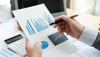 Sprouts Farmers Market (NASDAQ:SFM) Plunges as Weak Q4 Profit Guidance and Price Cuts Rattle Investors