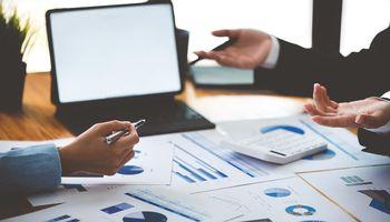 What Is a Greenshoe Option? How IPO Overallotment Clauses Work and Why They Matter