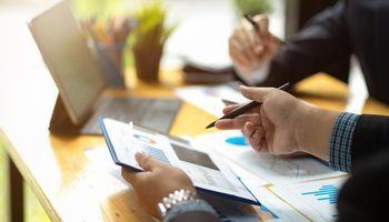 Why Dutch Bros (NYSE:BROS) Is in Focus Ahead of the Open as a Brokerage Slashes Its Price Target