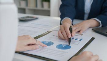 Tesla (NASDAQ:TSLA) Holds Near Flat as Stock Stabilises Following Prior Session's Sharp Decline