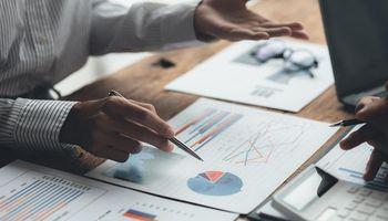 Sadot Group (NASDAQ:SDOT) Rises 9.14% as reverse split and acquisition activity sustain volatility