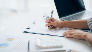 Q3 Gainers Today: Why Are Standard Motor Products (NYSE:SMP), AutoNation (NYSE:AN), BrightSpring Health Services (NASDAQ:BTSG) and More Rising?